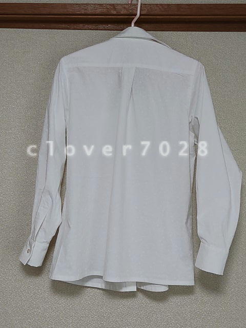 シャツ_オフホワイト_後ろ