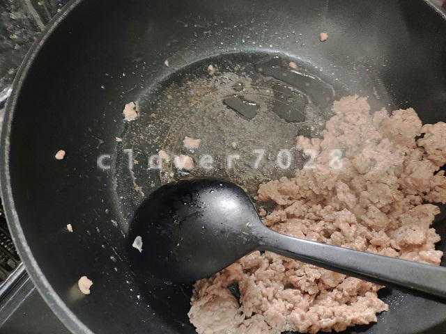 徐々に油が出てきます