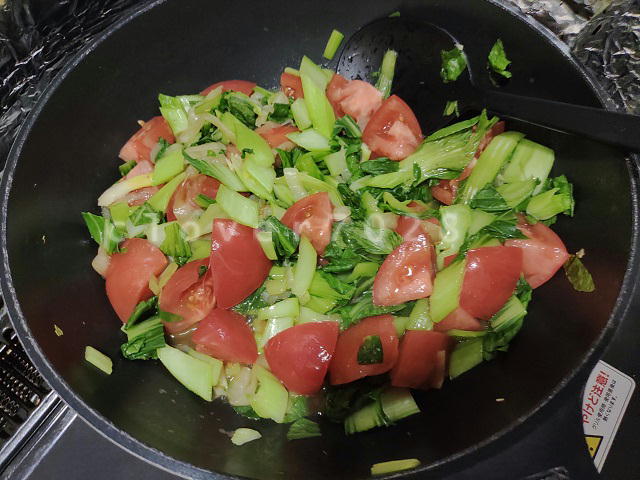 チンゲンサイとトマトのカレー