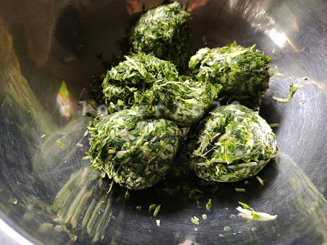 水菜の水分を絞ったところ